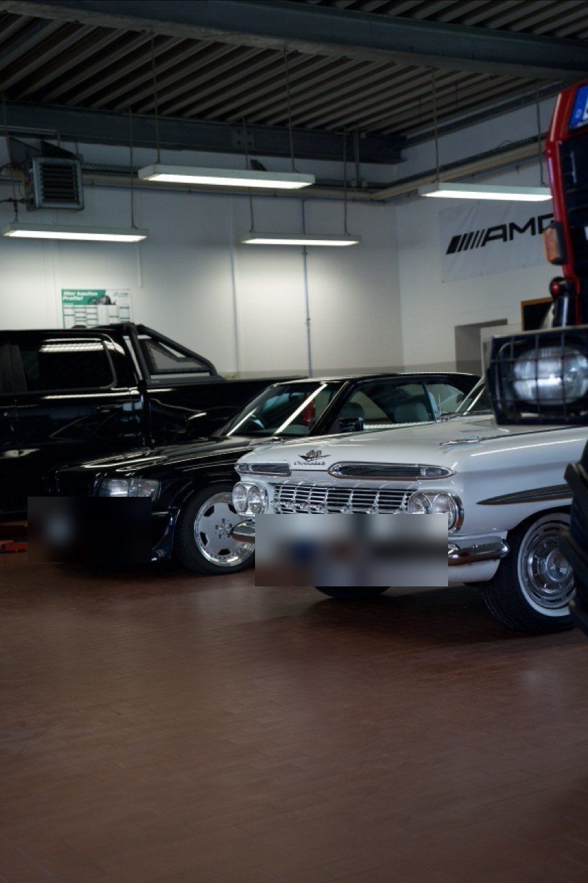 Klassiker in unserer Halle – Chevrolet Impala und Mercedes-Coupé